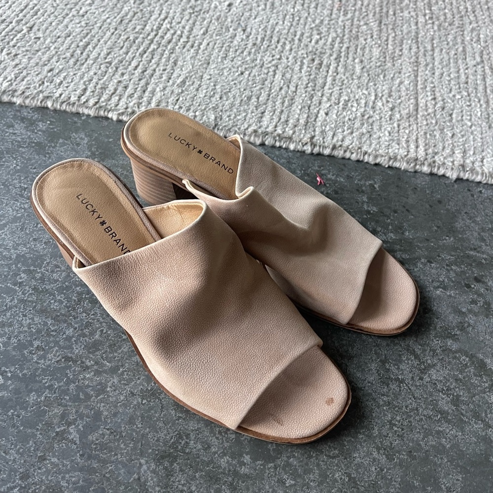mini heel tan